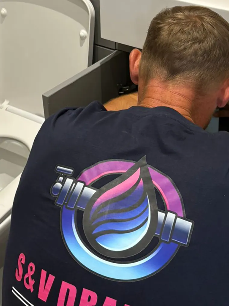 S&V Drainage engineer clearing a blocked bathroom sink and toilet